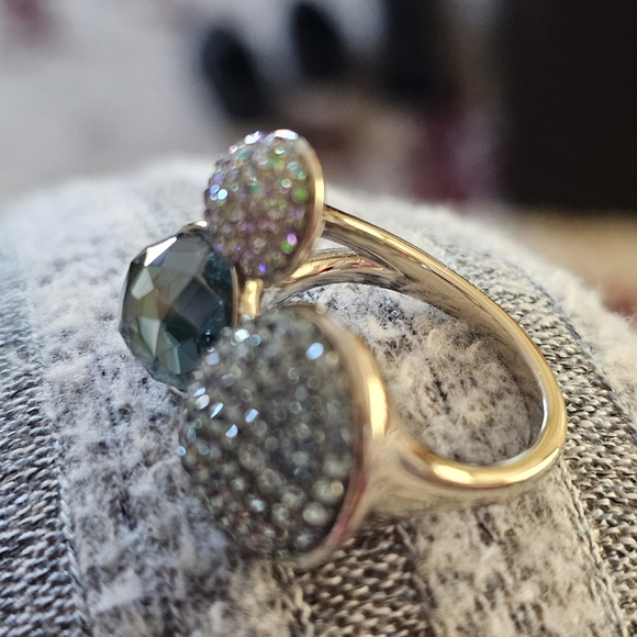 Authentic DANIELSWAROVSKI ToneBIue Crystal Ring - Picture 10 of 10